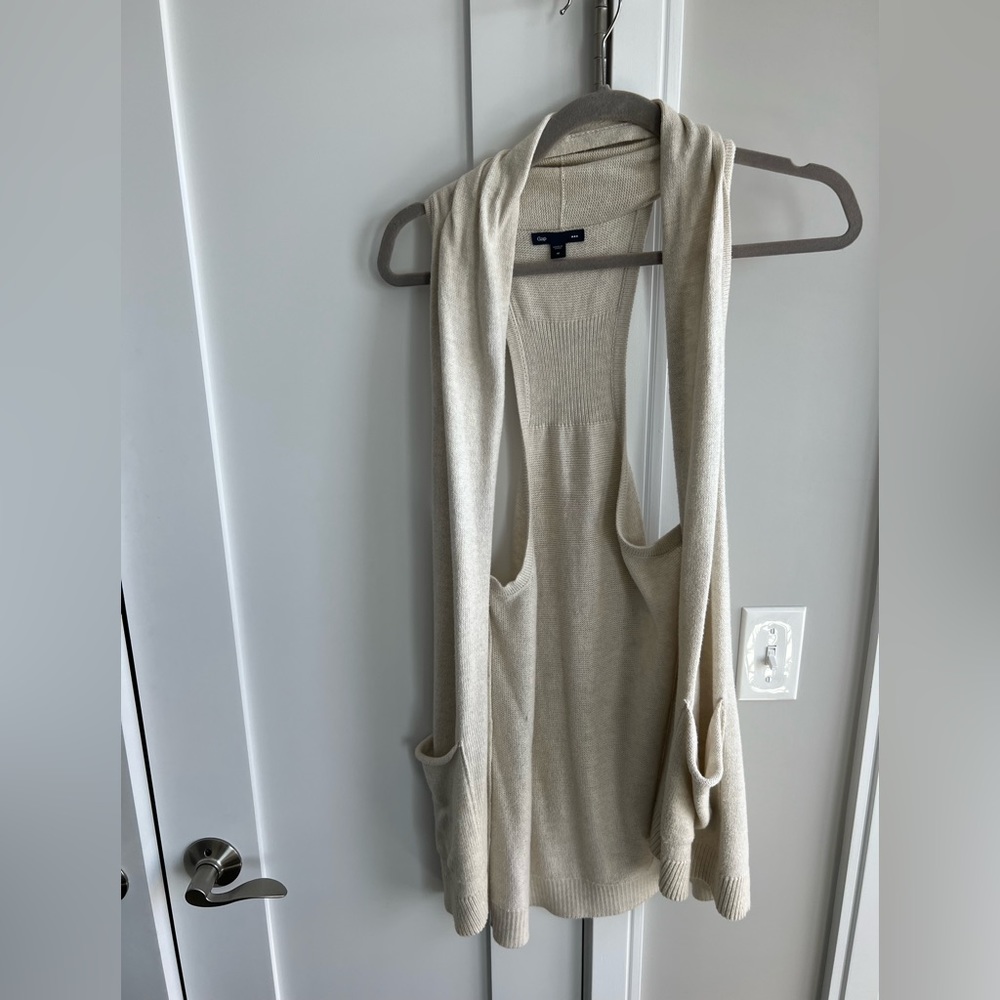 Sleeveless tan Gap Cardigan- medium